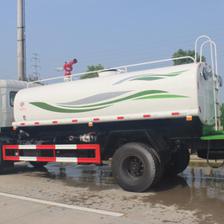 天錦底盤發(fā)動機馬力與灑水車廠家圖片詳解